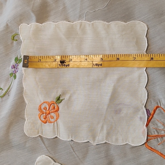 NEW Vintage HAND MADE Embroidered Tablecloth SET - Picture 12 of 14